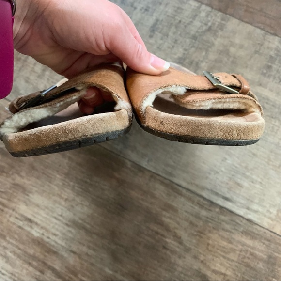 UGG buckle top leather sandal - Picture 5 of 7